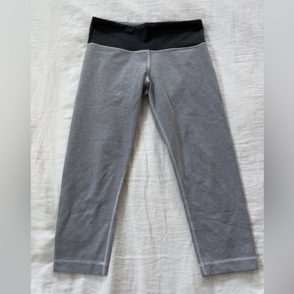 Lululemon Athletica Gray Crop Leggings Soft Comfortable Fit - Picture 1 of 5